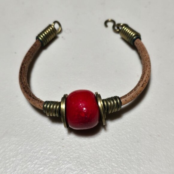 Winter Red Bead On Leather Necklace &Bracelet Set 14 - Picture 3 of 3